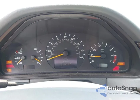 2000 Mercedes-Benz E 320 4M z USA, uszkodzony, nr VIN WDBJF82J6YX036008